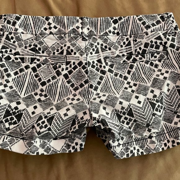 Bundle lot of 2 American Eagle Shorts Womens Size 2 Cuffed Midi Stretch Shortie - Picture 3 of 5